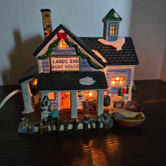 Vintage Dickens Collectables Towne Series Lands End Boathouse 1997 Mint W/ Light - Picture 1 of 8